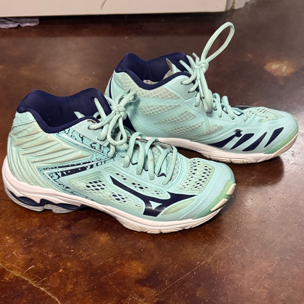 Mizuno Women's Light Blue Athletic Shoes